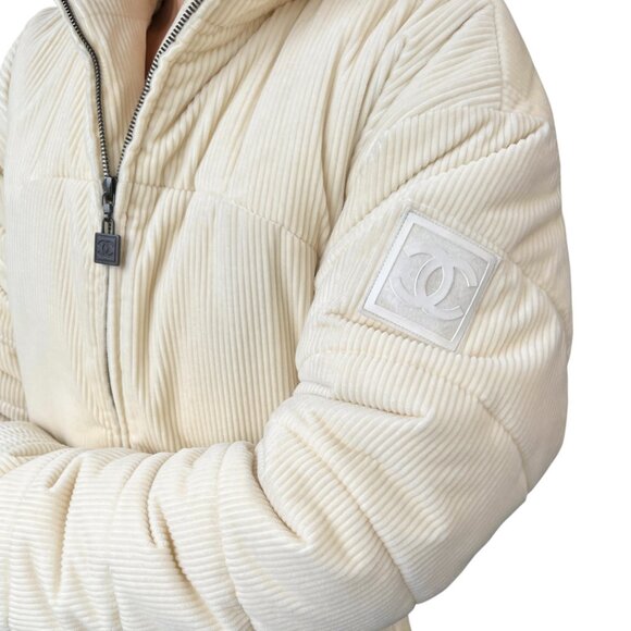 CHANEL Sport Vintage CC Corduroy Puffer Jacket Zip #36 Cream Black [106332] - Picture 3 of 10